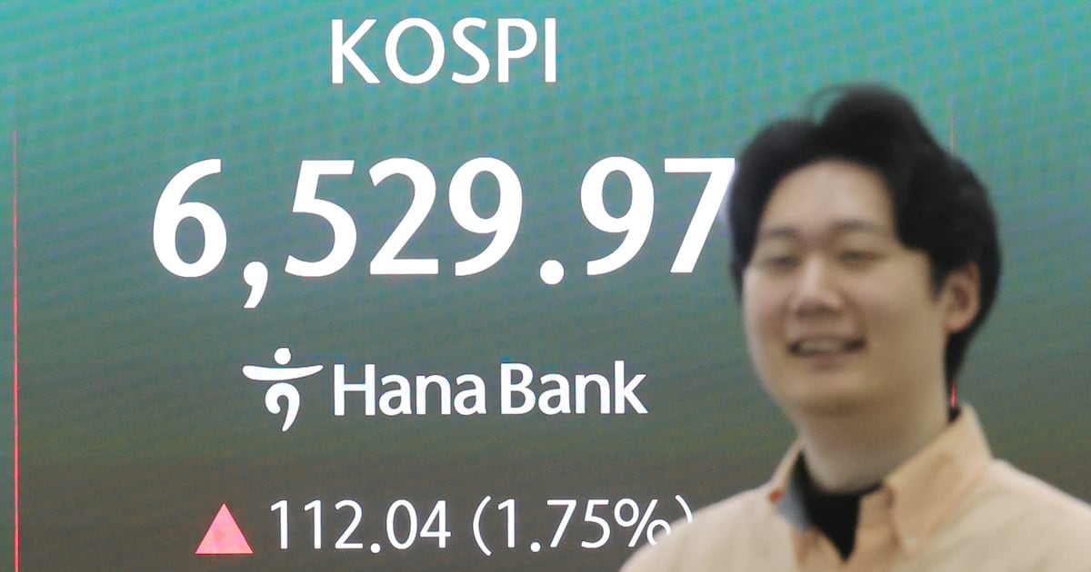 코스피 6500의 그늘, 반도체만 잘나가는 'K자형' 소외감