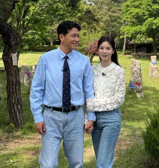 Jin Tae-hyun Shares Heartfelt Moments from New York Trip with Park Si-eun