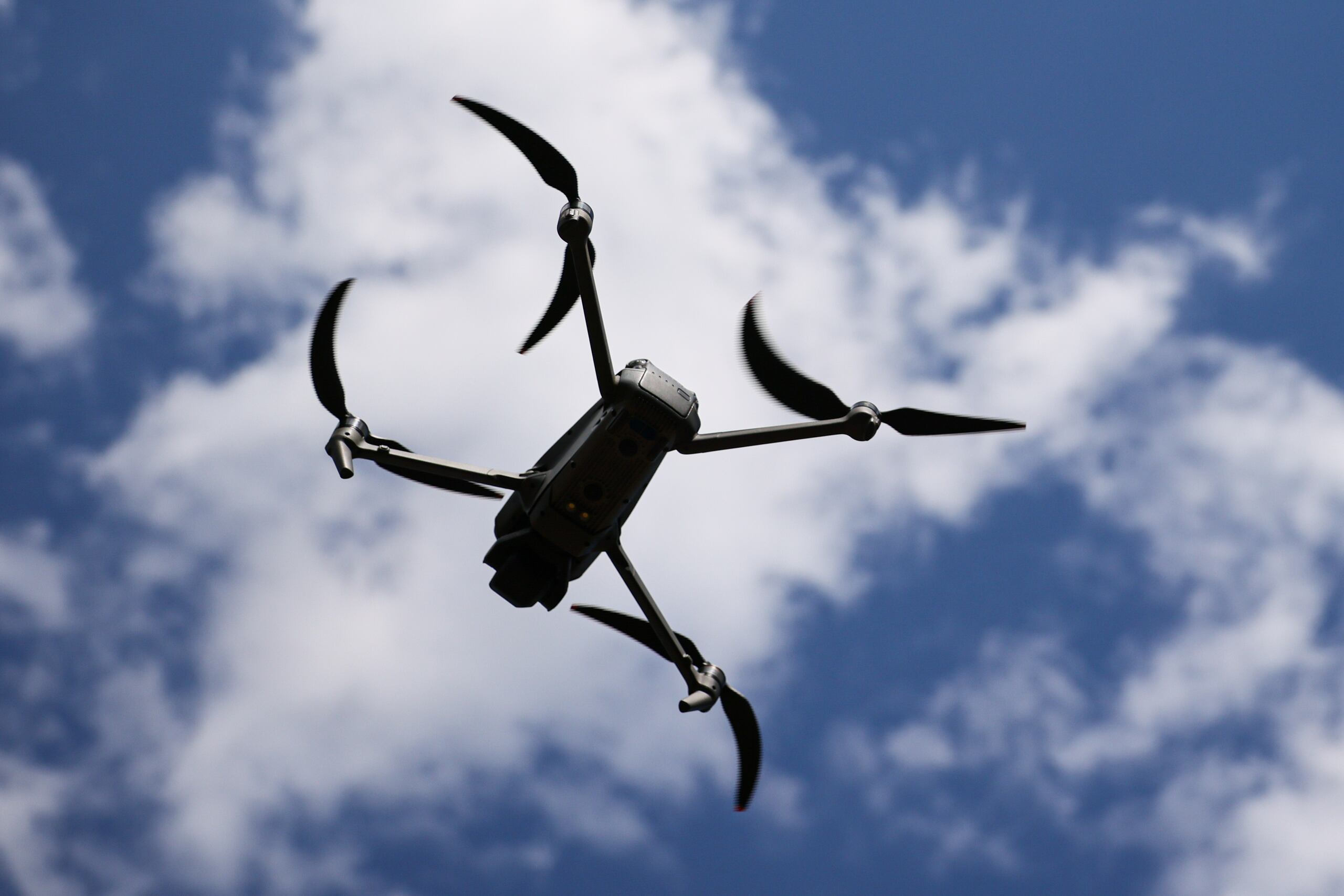 美 하원, 미국 내 中 DJI 드론 사용금지 법안 처리 - 조선비즈