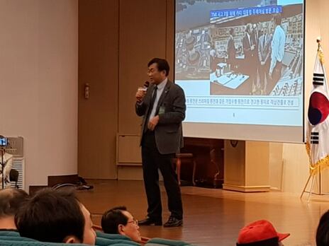 주한규 서울대학교 원자핵공학과 교수는 13일 서울 여의도 국회도서관 대강당에서 '대한민국 원전살리기 탈원전 반대 및 신한울 3, 4호기 건설 재개를 위한 범국민 서명운동본부' 발대식 직후 '탈원전 정책의 문제점'을 주제로 한 특강을 진행하고 있다.