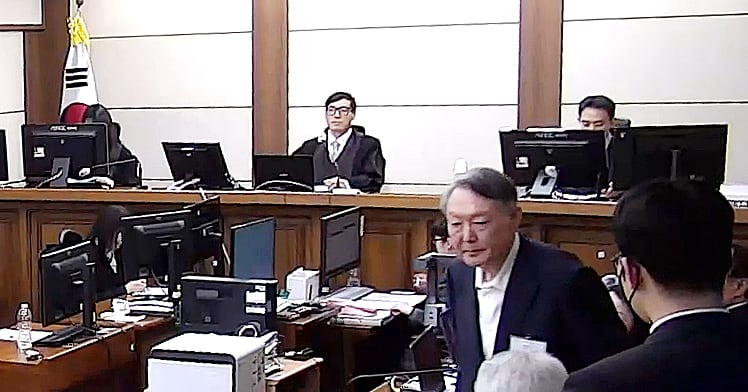 김건희, 尹 체포 전 "V는 살짝 걱정"... 김성훈 "영부인님 아무 걱정... - 뉴스 썸네일 이미지