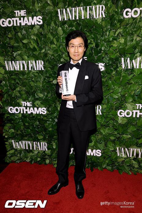 Hwang Dong-hyuk wins Gotham Award as 'Squid Game' celebrates success -  CHOSUNBIZ
