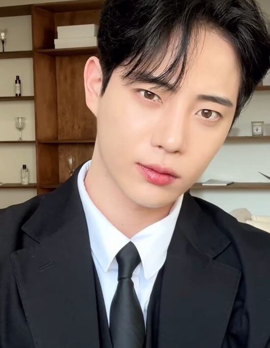 Model Kim Jong-seok Passes Away at 29, Family Urges Respect Amid Rumors