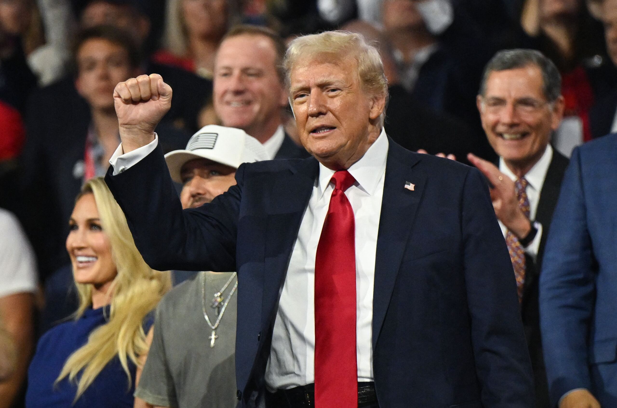 [특징주] 트럼프 대세론에 남북경협株 강세 이어가… “변동성 커 투자 주의” - 조선비즈