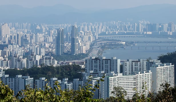 19일 서울 중구 남산에서 바라본 아파트 단지./뉴스1