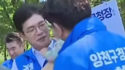 정원오 유세 현장서 양천구청장 후보, 아이에 “뽀뽀 해봐”… 野 “오빠 이어 뽀뽀 강요”