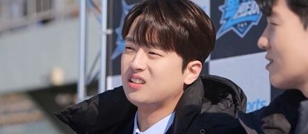 Lee Chan-won Delivers Thrilling Commentary in Tense 'Volunteer' Match