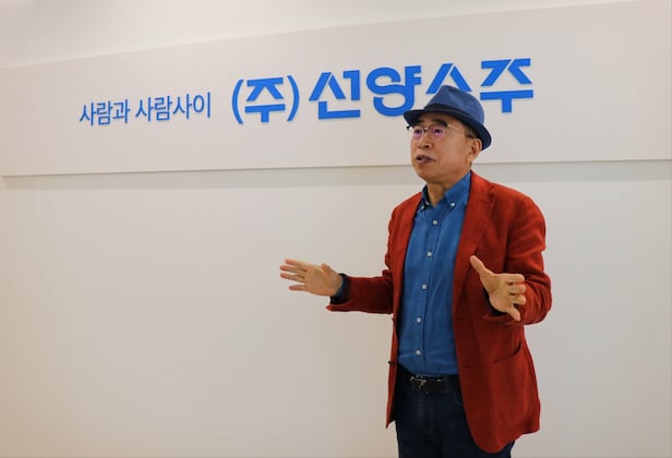 지난 13일 대전광역시 서구 영골길 본사에서 만난 조웅래(67) 선양소주 회장이 선양소주의 목표에 대해 설명하고 있다. /선양소주 제공