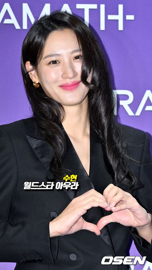 Suhyun Exudes World Star Aura at Beauty Event